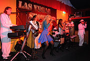 Las Vegas Showband am Abend (&copy;Foto: Ingrid Grossmann)